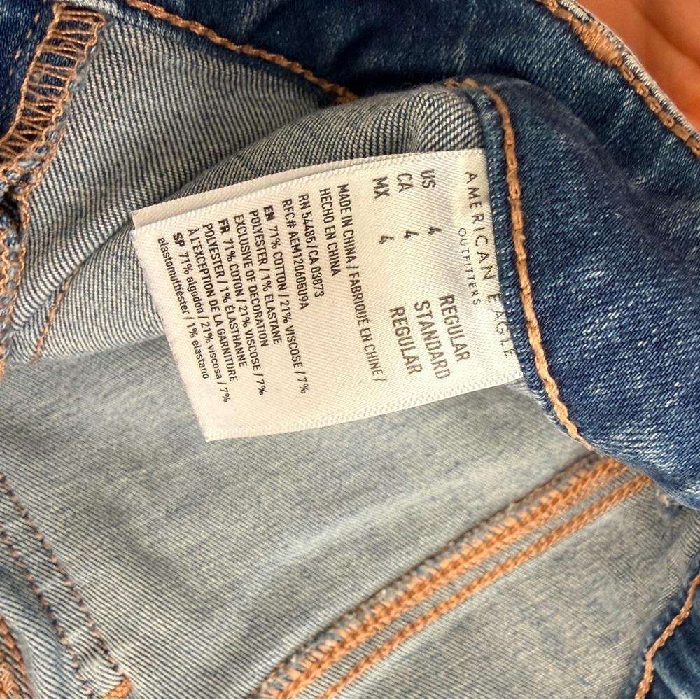American Eagle Outfitters Super Hi-Rise Flare Jeans in Blue Wash Size 4 - Picture 7 of 15